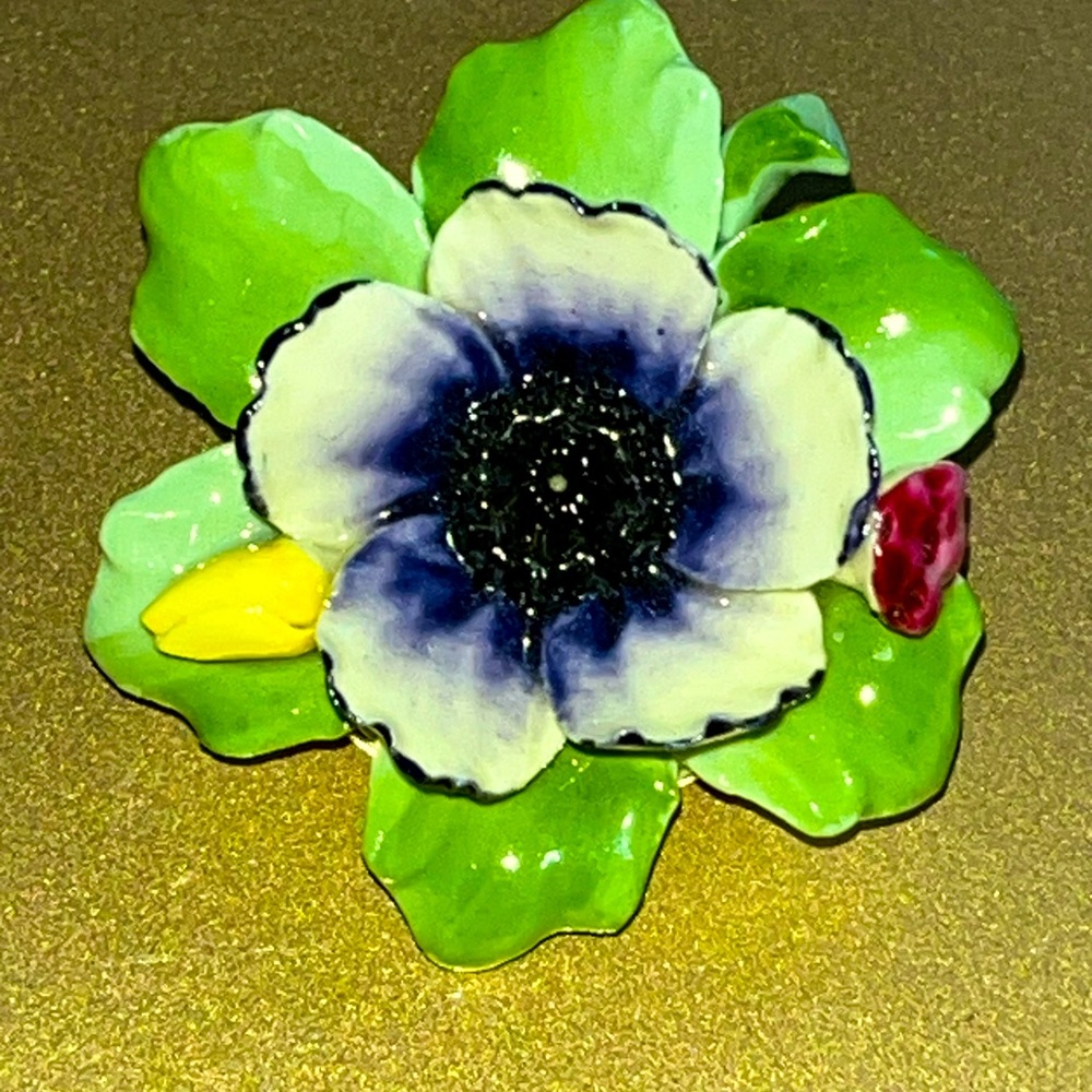 Vintage Beautiful Porcelain Flower Brooch